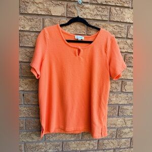 ▪️4/$25-‎ Emily Daniels Quilted Keyhole Detail Top